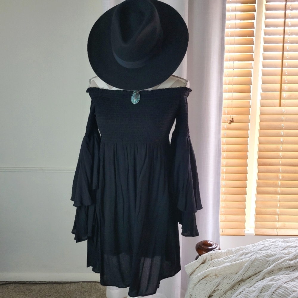 BRAND ILLA ILLA~ Black butterfly wing boho blouse Sz Small